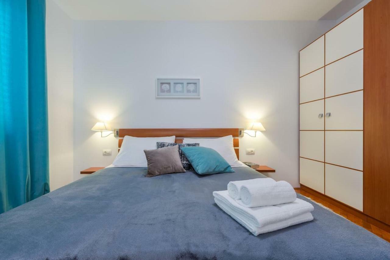 Luxury Tara Ragusa
